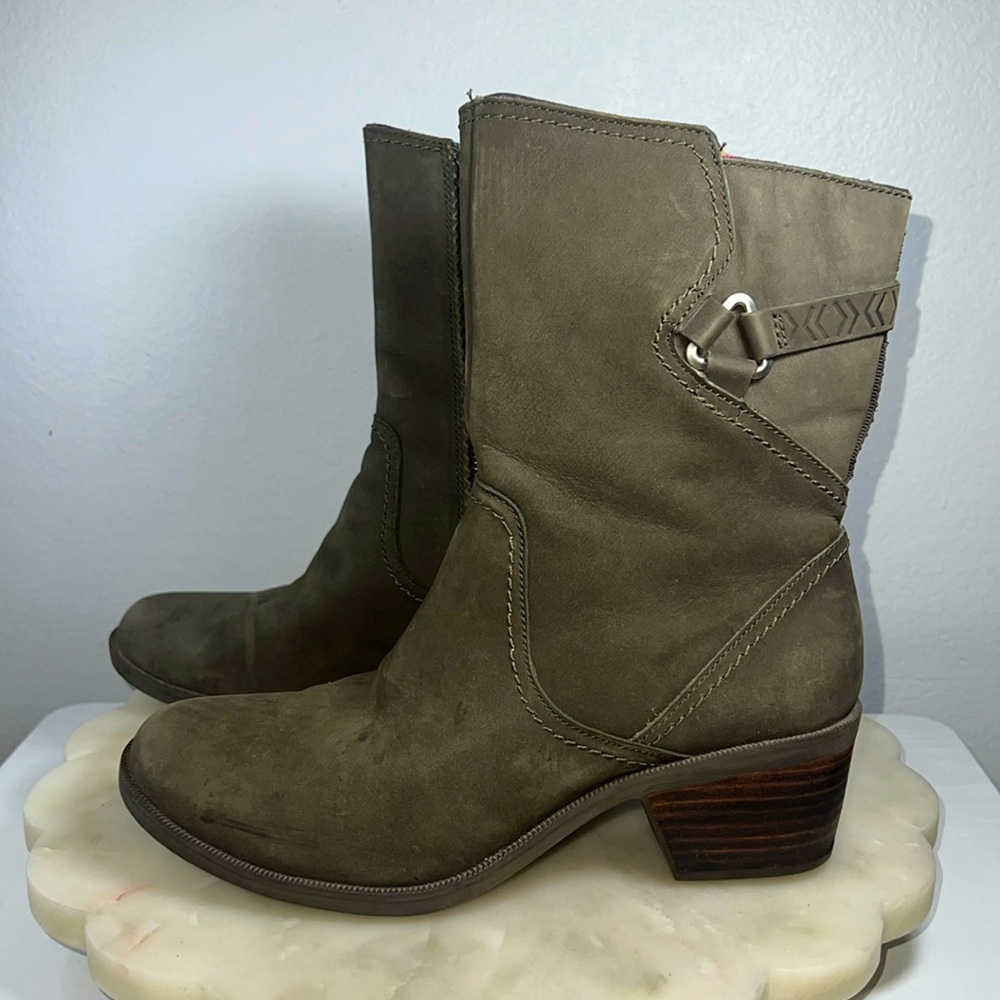 Teva Boots Womens Sz 8 Foxy Mid Bison Nubuck Leather Green Floral Lined 1008316